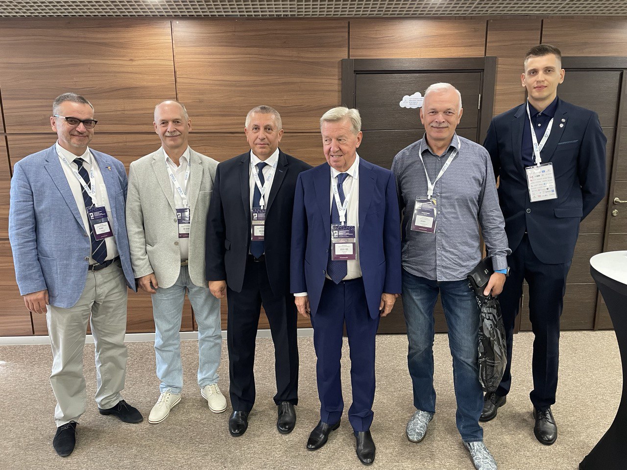 09. photo 5436004441871474311 y